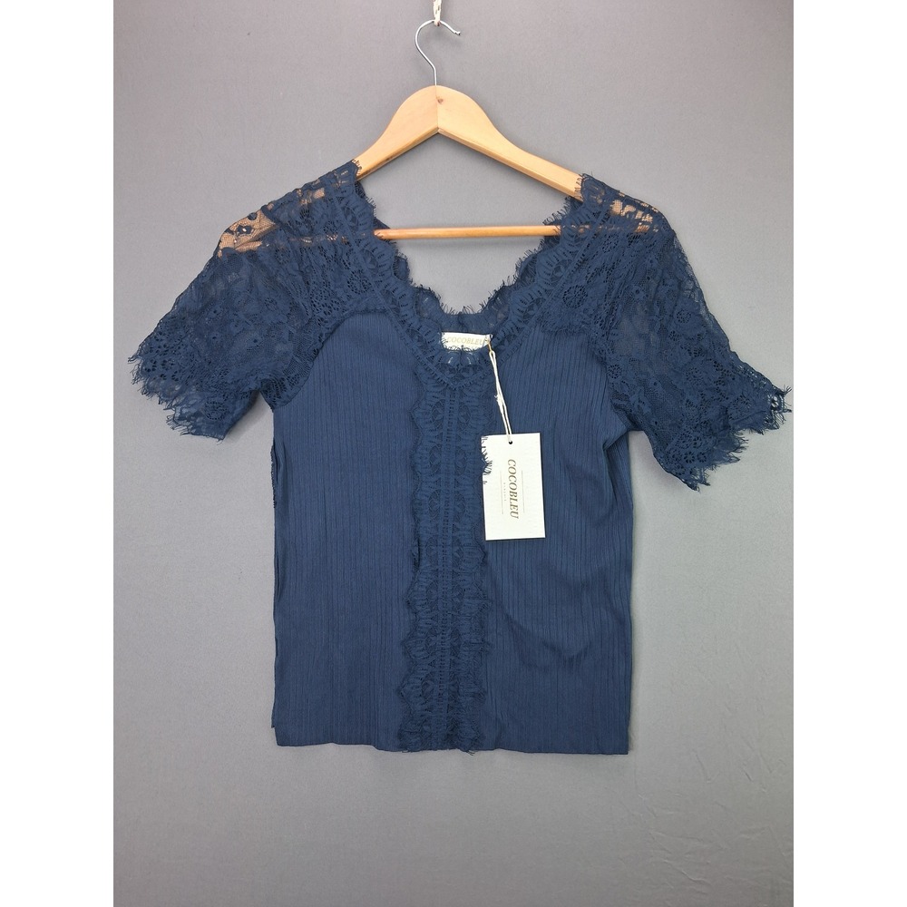 Cocobleu Lace Ribbed Top Blouse Medium Navy Blue Short Sleeve V-Neck NWT
